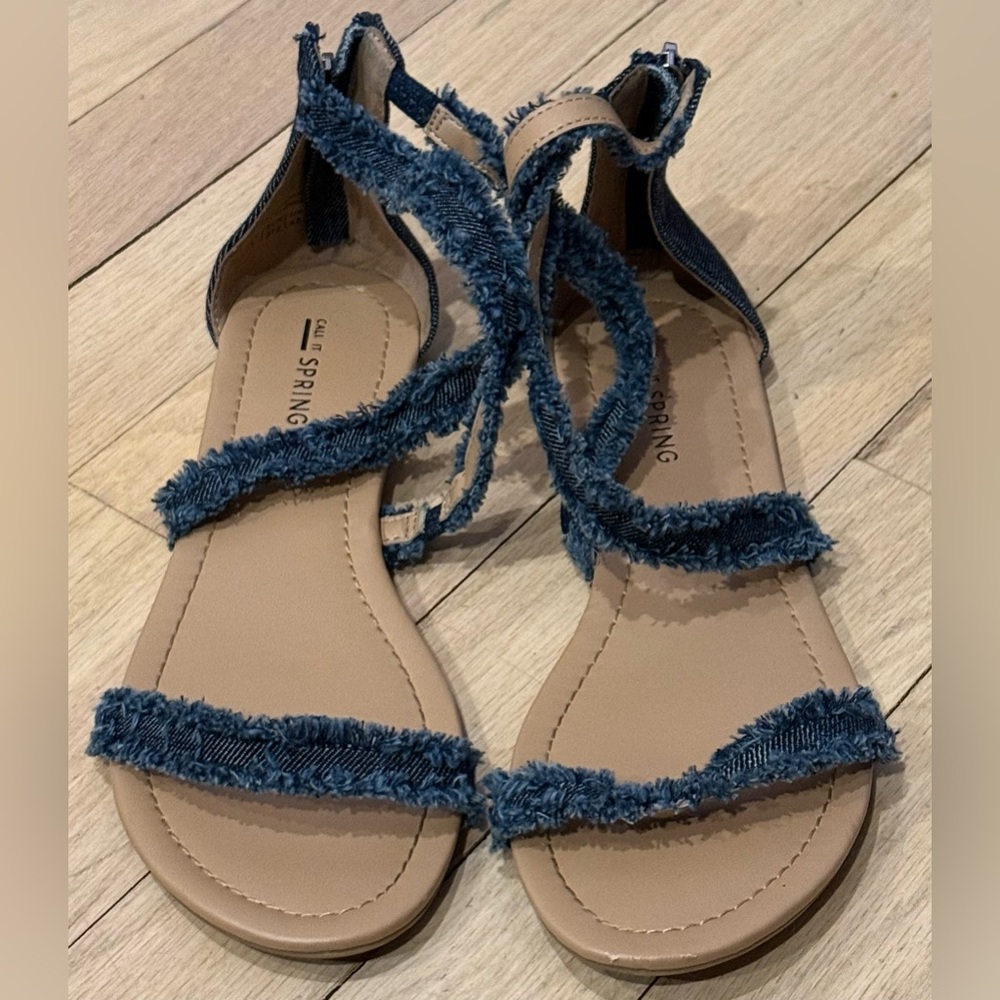 Call It Spring Denim Strappy Sandals 7 Blue Frayed Flat Gladiator Zip Back